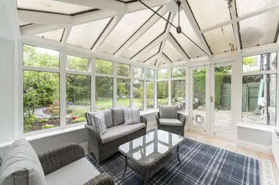 a living room with a lot of windows at The Lindsay House in Stirling
