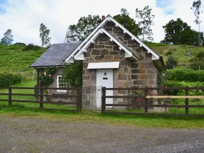 a small stone house with a fence at Westerton Lodge - Srrh in Crieff