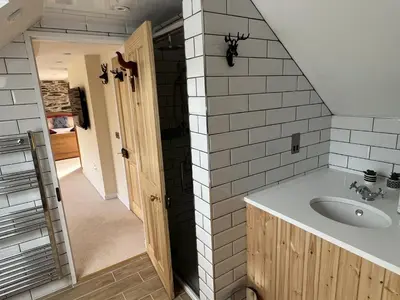 a bathroom with a sink and a mirror at Tigh Muileann in Killin