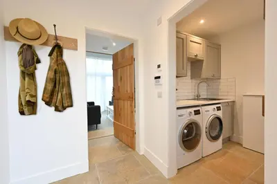 a kitchen with a washer and dryer in a house at Kipney Hunting Lodge in Perth