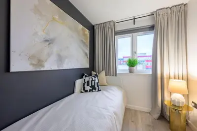 a bedroom with a bed and a window at SleepLuxury ApartHOUSE in Glasgow