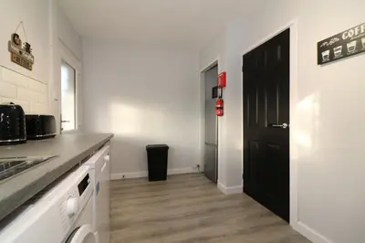 Gallery image of Signature - Sunnyside House in Holytown