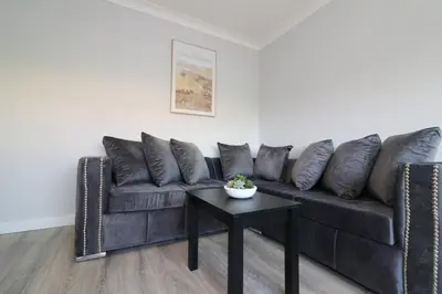 Gallery image of Signature - Sunnyside House in Holytown