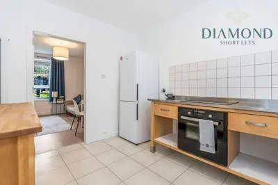 a kitchen with a stove and a refrigerator at FOUNDRY - 2 Bedrooms, Fully Equipped, Free Parking, WiFi, FAVOURITE for Contractors, Long Stays Welcome, Food, Bars, Shops by Diamond Short Lets in Dunfermline
