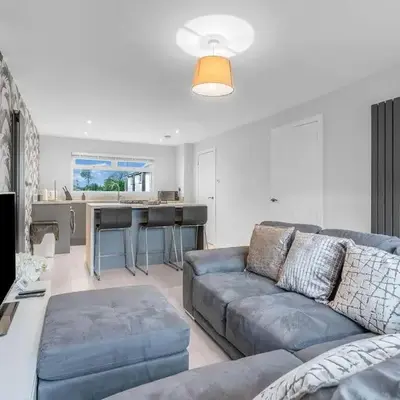 West Lothian 5 Beds + car space