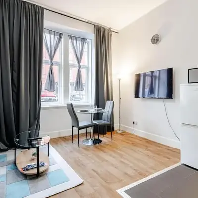 Stunning Ground Floor flat in Southside.