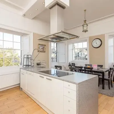 Prime Edinburgh City Centre - 4 Bed Penthouse