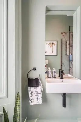 a bathroom with a sink and a mirror at Boutique Home Stay - Bliss Studio in Paisley
