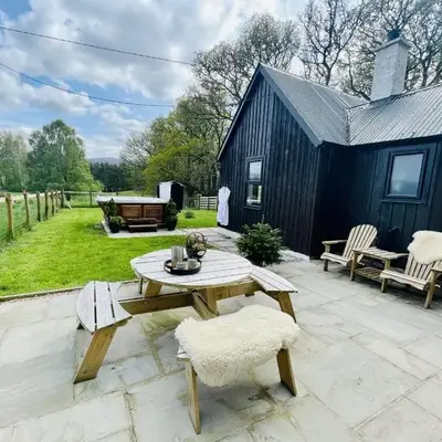 2 bed lodge with private hot tub in Aviemore