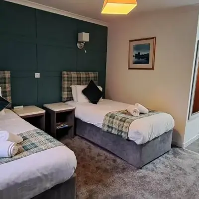 MacDonald Hotel & Cabins