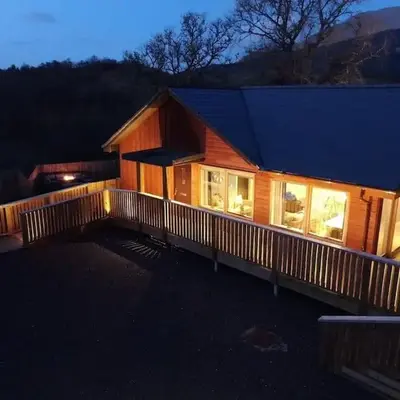 Hot tub lodge with stunning view