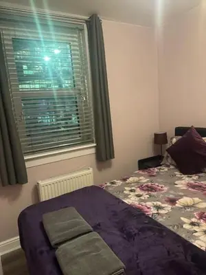 a bedroom with a bed and a window at Edinburgh Lauriston 4 bedroom 7 beds duplex in Edinburgh