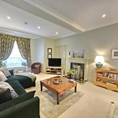 Edinburgh Elegant 1-Bedroom City Apartment