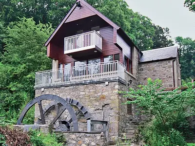an old building with a balcony on top of it at The Wheelhouse in Linlithgow