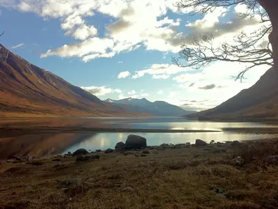 a lake in the middle of a valley with mountains at Crosskeys Cottage in Shandon