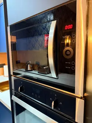 a microwave oven with a tea pot in it at Two Bedroom Apartment-Central Edinburgh-Old Town-licensed in Edinburgh