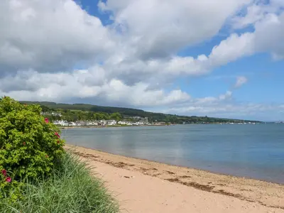 a view of a beach with the water at Lodge 1 