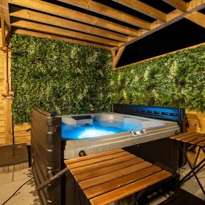 Cottage with Hot Tub near Knockhill