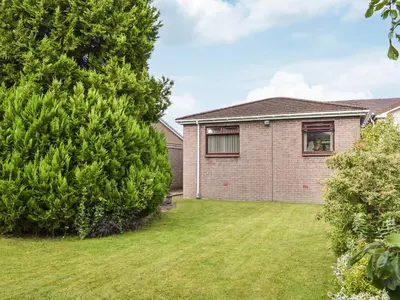 a house with a yard in front of it at Wallace View in Stirling