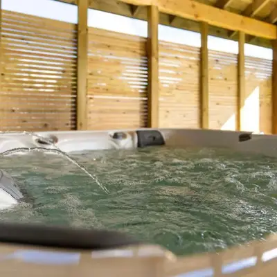 Large Family Home with Hot Tub or Jacuzzi