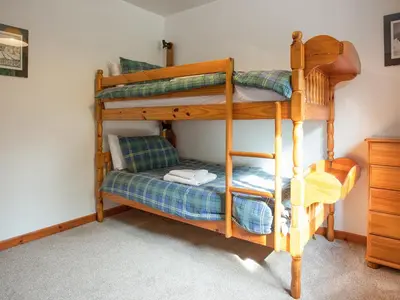 a bedroom with bunk beds in a room at Bidean Cottage - Uk41933 in Glencoe