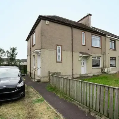 2-Bed Flat Wishaw Free Parking Family-Friendly
