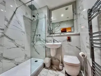 a bathroom with a toilet and a sink and a shower at Spectacular 2 bed, 2 bath in Edinburgh City Centre in Edinburgh