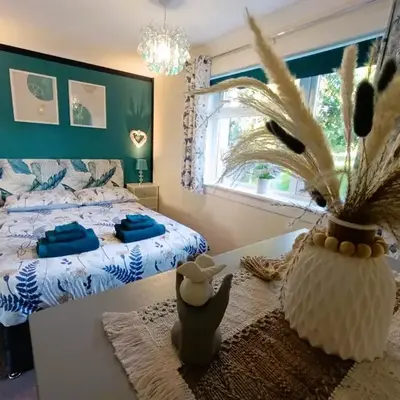 Double Room in Riverside Apartment - C