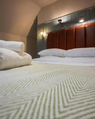 a pair of beds in a hotel room at Taynuilt Inn Apartments in Taynuilt