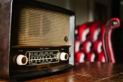 an old radio sitting on top of a wooden table at Suie Hunting Lodge in Killin