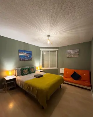 a bedroom with a large bed and a ceiling at Cozy Central Flat near Edinburgh Castle and with Free Private Parking in Edinburgh