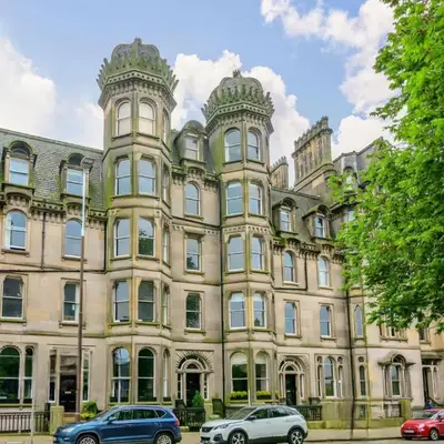 2 Bedroom Sofa bed in livingroom Castle View 1st floor sleeps 6