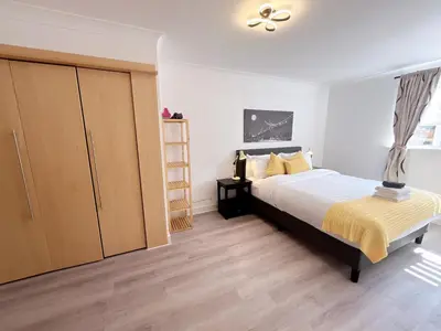 a bedroom with a bed and a large closet at Quiet 2 bedrooms and 2 bathrooms with free parking in Edinburgh