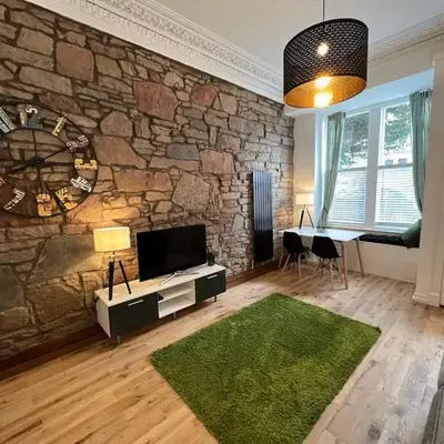 Stunning refurbished main door Marchmont apartment