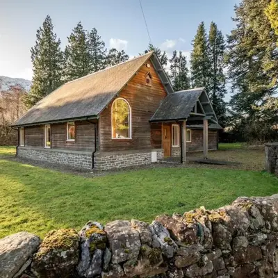 Scenic Oaklodge with wood burner