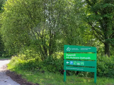 a green sign on the side of a road at Lodge 2 - 