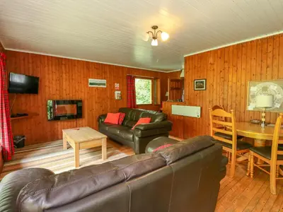 a living room with a leather couch and a table at Lodge 2 - 