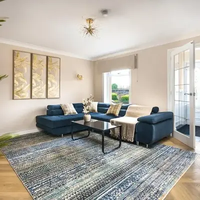 Spacious 3 Bed Home in Glasgow City With Free Parking