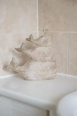 a statue of two birds sitting on top of a toilet at 3-Bed Home Near Town Center in Stirling