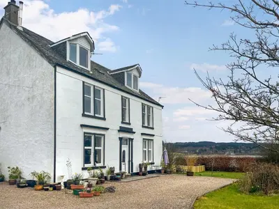 a large white house with a driveway at Glenfyne Apartment - Uk49318 in Ardrishaig