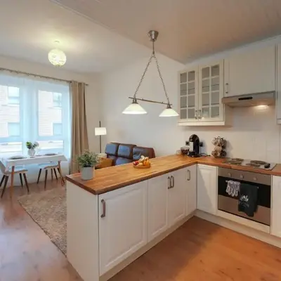Central 1-bed flat - Walk to shops