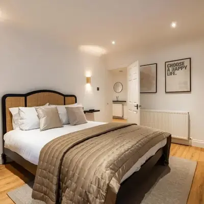 Hamilton Residence - Private Main Door 1BR