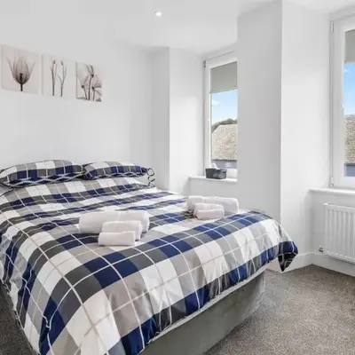 Modern & Central 1BR Flat with Sky TV