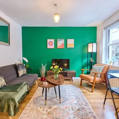 Modern 1BR Apartment - Close to ferry terminal with free parking
