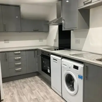 CONTRACTOR STAYS WELCOME newly refurbished 2 bedroom apartment sleeps 5 with free SECURE parking and WiFi Fully Fitted Kitchen with Washer Dryer Weekly bedding change and hoover Long Term Stay Rate available 3 miles from City Centre