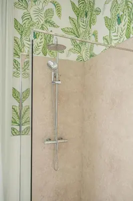 a shower with a shower head in a bathroom at Stirling Townhouse Apartment Top in Stirling