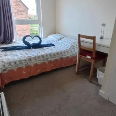 Cosy Room with Shared Bathroom