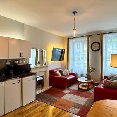 Stylish 2BR Grassmarket Flat with Castle Views & PS5