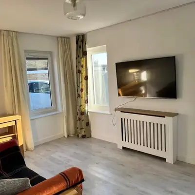 Self-contained ground level cottage with hill view