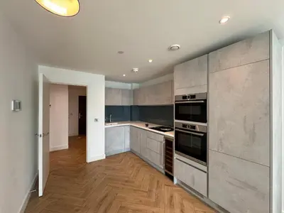 a kitchen with stainless steel appliances and wood floors at victoria resedent in Moffat